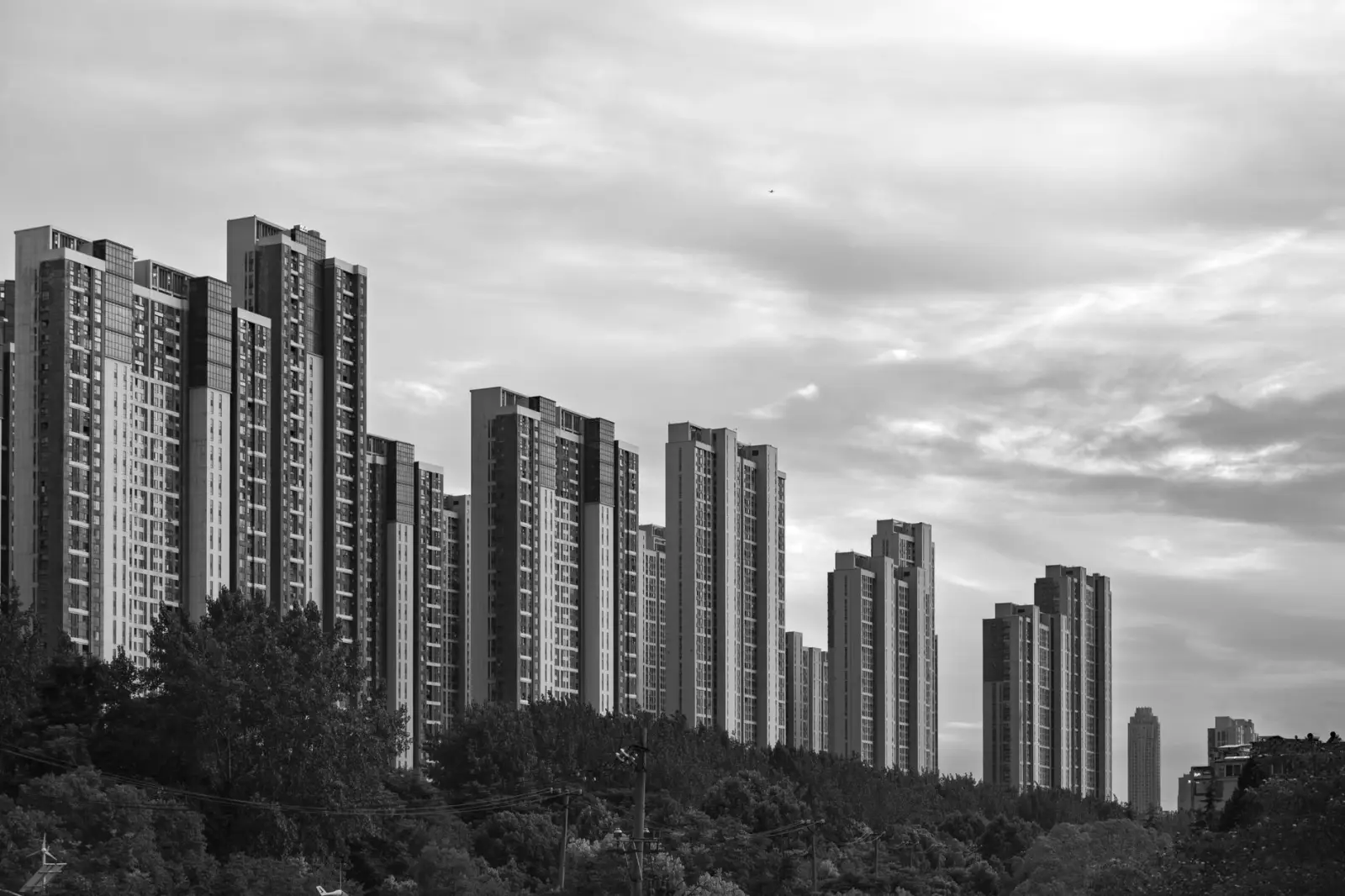 贵州卉京商贸：西南地区日用百货采购渠道优化与供应链管理策略分析